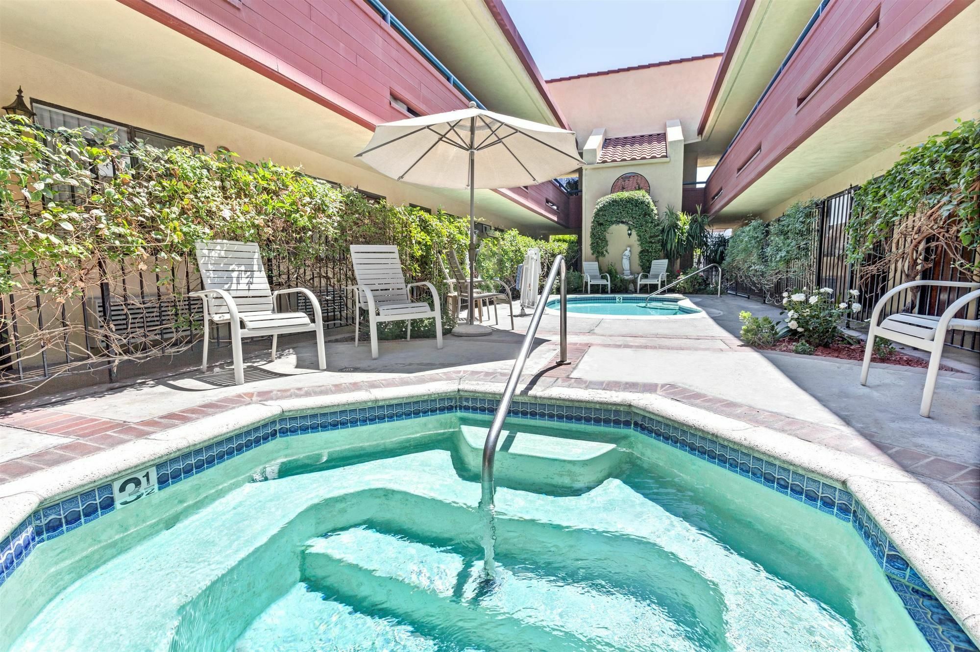 Vantage Point - Woodland Hills Los Angeles