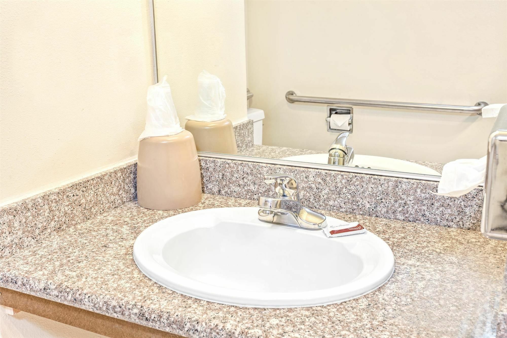 Vantage Point - Woodland Hills Motel Los Angeles