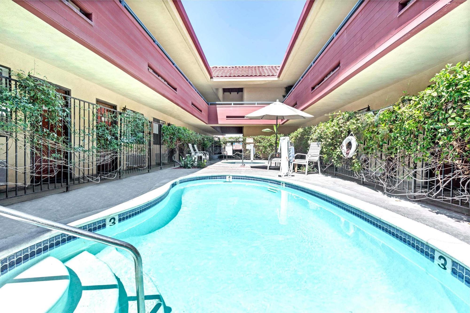 Vantage Point - Woodland Hills Motel Los Angeles