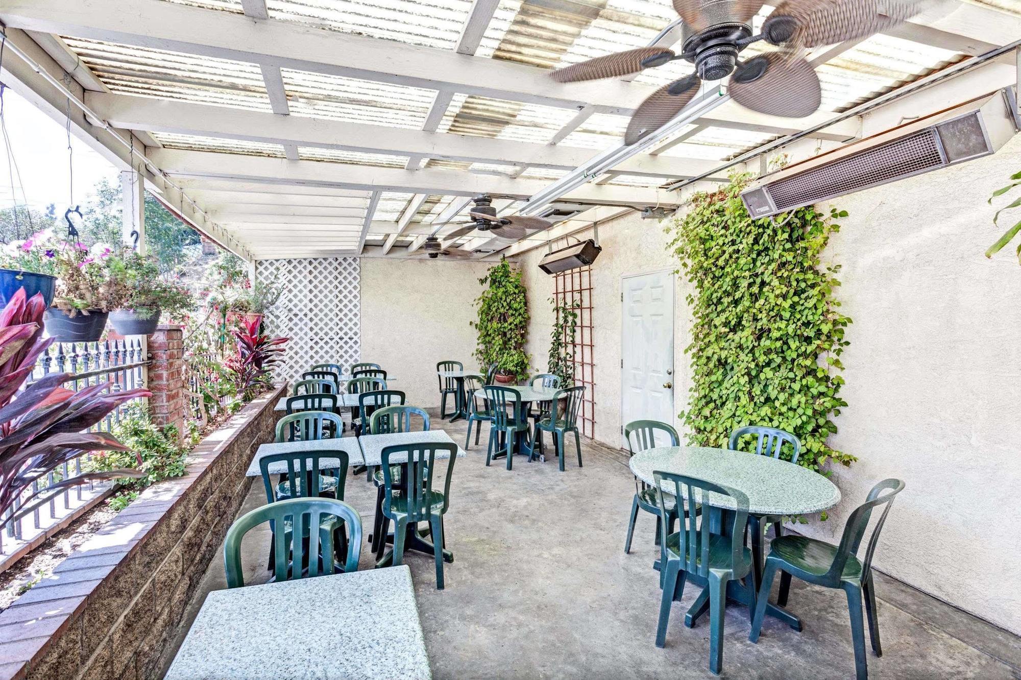 Motel Vantage Point - Woodland Hills 2*